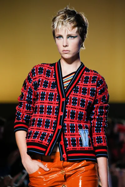Look 15